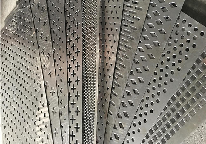 GALVANIZED STEEL PERFORATED METAL SHEET MESH 380mm X 300mm 10mm ROUND HOLES 